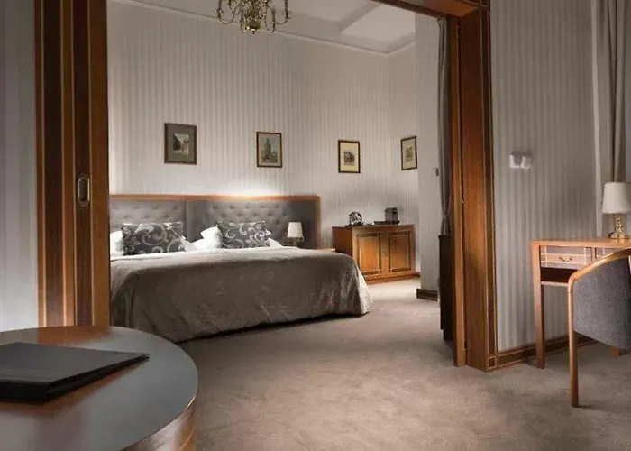 Pod Vezi 4* פראג